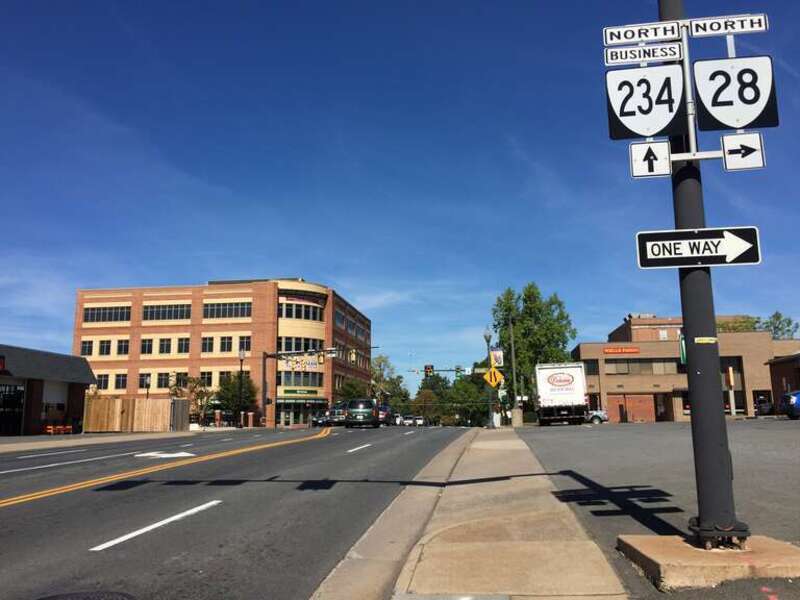 View north along Virginia State Route 234 Business (Grant Avenue) at Virginia State Route 28 northbound (Center Street) in Manassas, Virginia