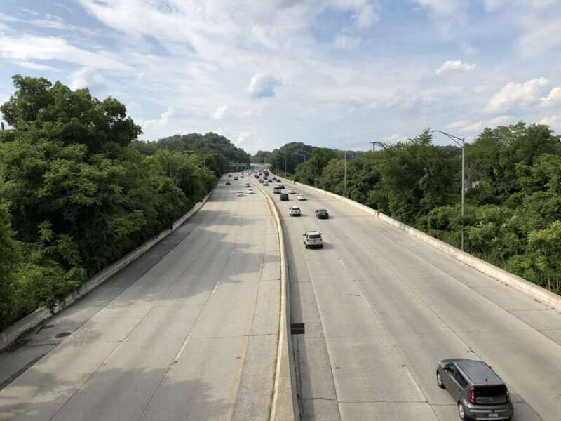 View north along Interstate 83 (Jones Falls Expressway) from the overpass for Kelly Avenue in Baltimore City, Maryland