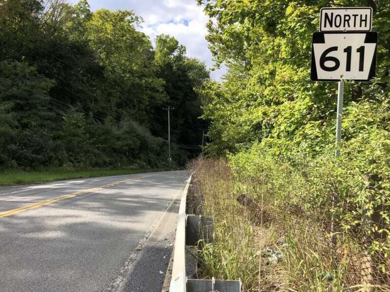 View north along Pennsylvania State Route 611 (Delaware Drive) just north of Cedarville Road in Easton, Northampton County, Pennsylvania