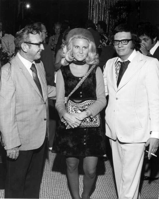 Local call number: PR21521
Title: [Celebrities gathered for a group portrait: Fort Lauderdale, Florida]
Personal Author: Erickson, Roy.
Date: Photographed between July 25 and September 20, 1972. 
Physical descrip: 1 photoprint: b&amp;amp;w; 10 x 8