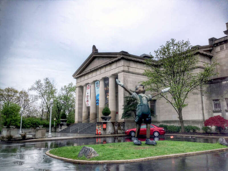 The front entrance of the Cincinnati Art Museum