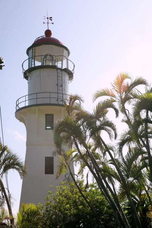 Located on a steep cliff on the south side of O`ahu. One of the best-known beacon lights in the Pacific, it stands as a sentinel to Honolulu, flashing a welcome to mariners from the east and west. Built on the side of the extinct Diamond Head