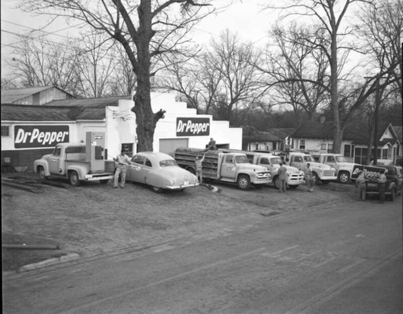 Persistent URL: floridamemory.com/items/show/260827
Local call number: TD00286C
Title: Dr. Pepper bottling plant at 306 North Copeland Street in Tallahassee, Florida
Date: February 27, 1957
Physical descrip: 1 photonegative - b&amp;amp;w - 4 x 5