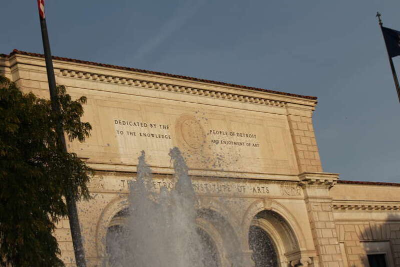 Exterior Photo of the Detroit Institute of Arts, with water fountain.