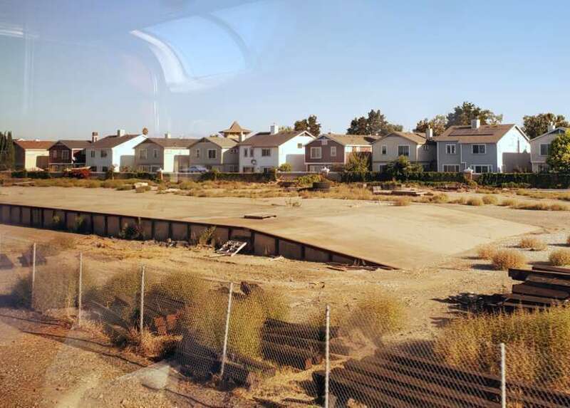 A former freight platform at Newark viewed from the southbound Coast Starlight in October 2021