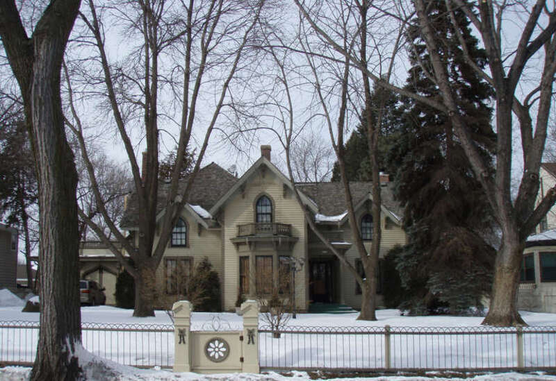 w:Jonathan Taylor Grimes House in w:Edina, Minnesota.