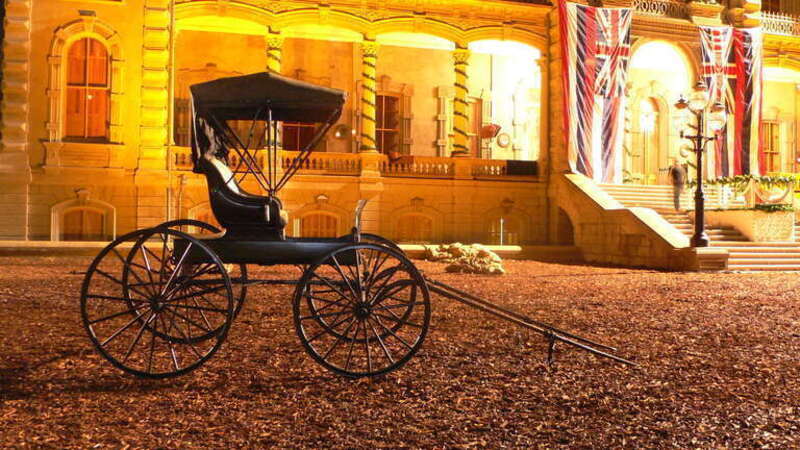 Iolani Palace at night.