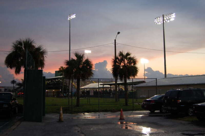 Bilde tatt fra der vi parkerte utenfor baseball-stadionet til Daytona Cubs. Tatt rett etter solnedgang.