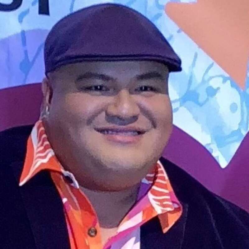 Pe'a accepts the prestigious distinguished alumni award from Colorado Mesa University in 2019.