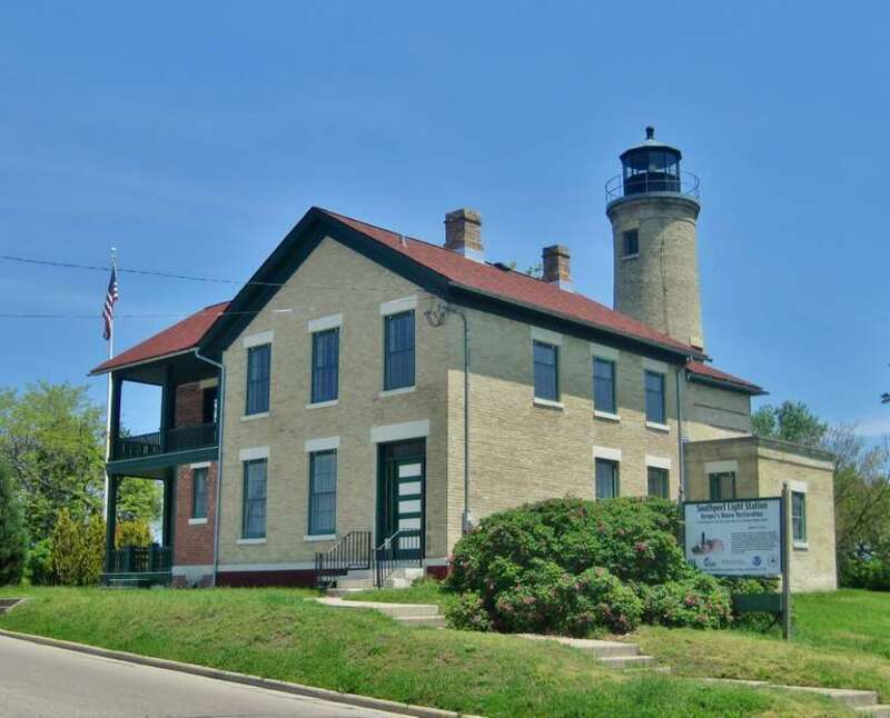 Kenosha Light Station in Kenosha, WI (1866). It was built in 1866 to replcae two other lighthouses. It was discontinued in 1906 upon completion of the Kenosha North Pier Light. However, the keeper's house was still used for decades afterward. This