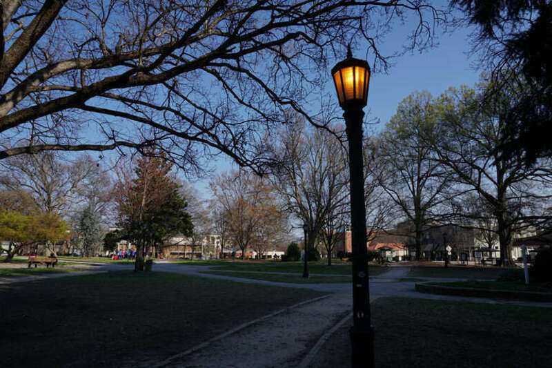 500px provided description: Lantern [#park ,#light ,#daytime ,#urban ,#shadow ,#lamp ,#shade ,#outdoors ,#lantern ,#afternoon]
