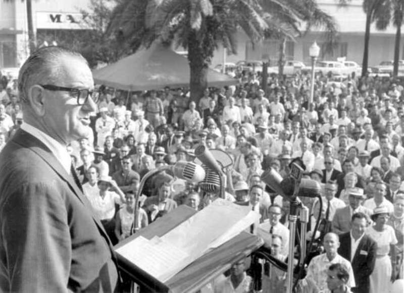 Local call number: RC19363Title: Lyndon B. Johnson speaking at Hemming Park: Jacksonville, FloridaDate: October 1960Physical descrip: 1 photoprint - b&amp;amp;w - 8 x 10 in.Series Title: