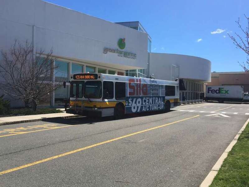 MBTA route 435 bus at Northshore Mall in April 2019