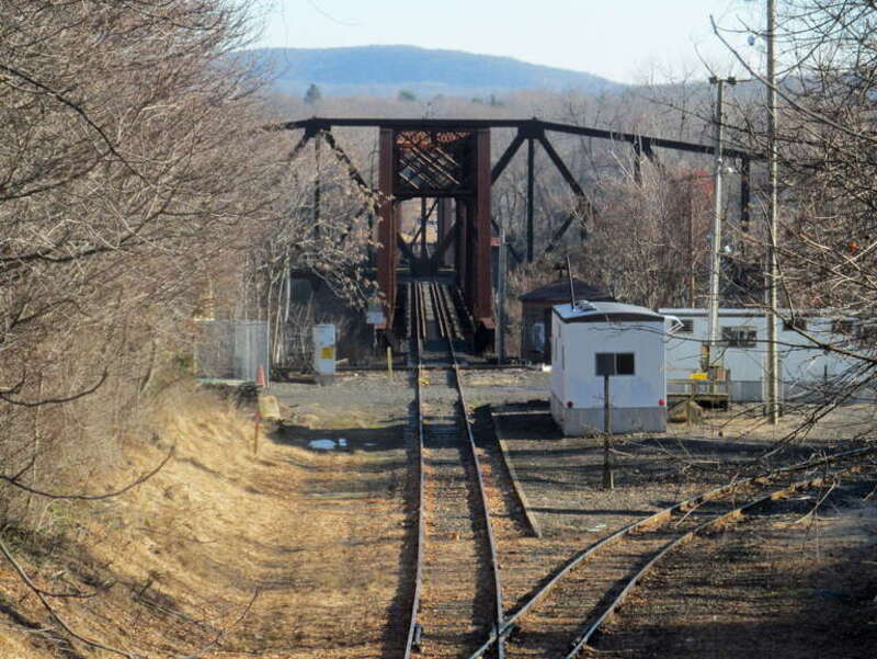 Middletown–Portland railroad bridge viewed from Main Street in Middletown in December 2014. In the foreground is the junction with the Valley Line.