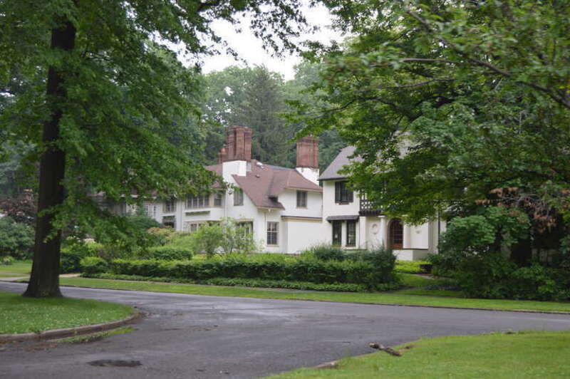 Monmouth east of Arlington in Cleveland Heights.jpg Houses on the southern side of Monmouth Road, just east of the Arlington Road intersection, in Cleveland Heights, Ohio, United States.  This neighborhood is part of the Shaker Farm Historic District, a historic district that is listed on the National