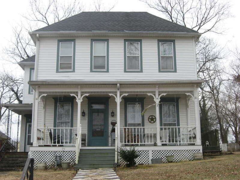 Front of Nine Hearths, located at 1244 Park Street in Bowling Green, Kentucky, United States.  Built in 1890, it is listed on the National Register of Historic Places.
