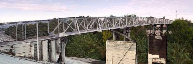 Pedestrian bridge across Los Angeles River at Sunnynook Drive, view from southwest