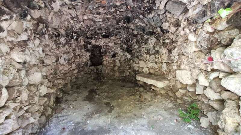 Gruta norte en la Quinta de los Molinos, Madrid (España).