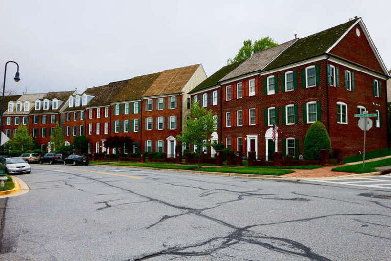 500px provided description: Row [#house ,#road ,#residence]