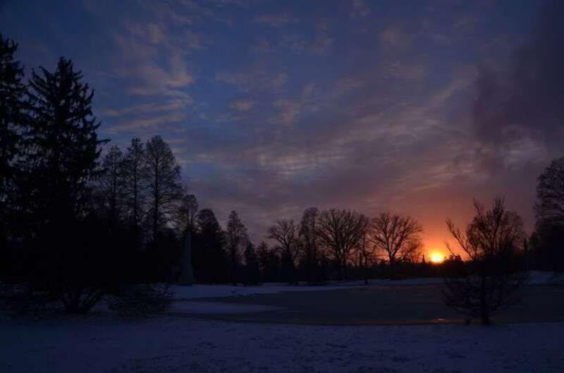 USA - Ohio - Cincinnati - Sunset seen from the Spring Grove Cemetery / EUA - Ohio - Cincinnati -  Pôr do sol  visto do cemitério Spring Grove
