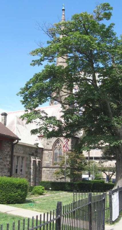 Looking north at en:Trinity-St. Paul's Episcopal Church (New Rochelle, New York) on a sunny midday