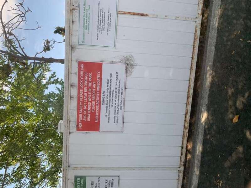 Reminders for drivers to leave belongings unattended while in the park