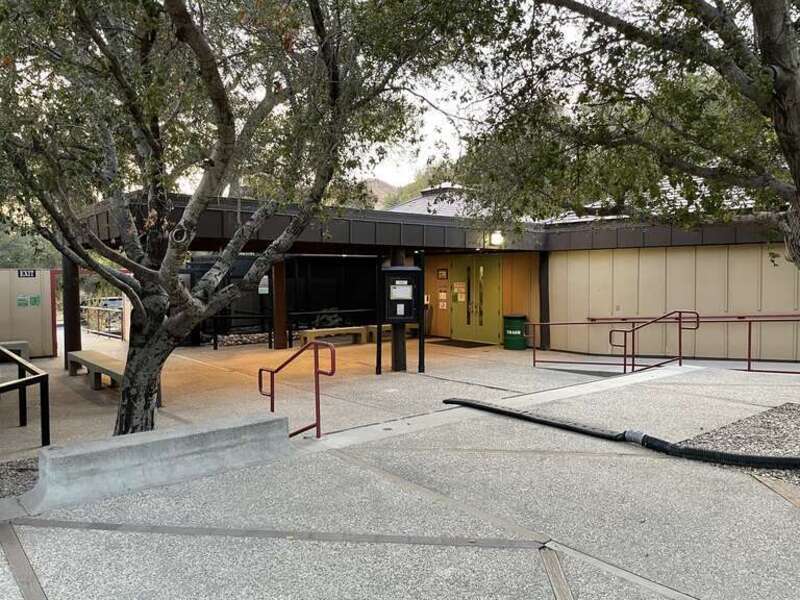 Exterior of the visitor center at Placerita Canyon State Park, which features a few live animal exhibits.