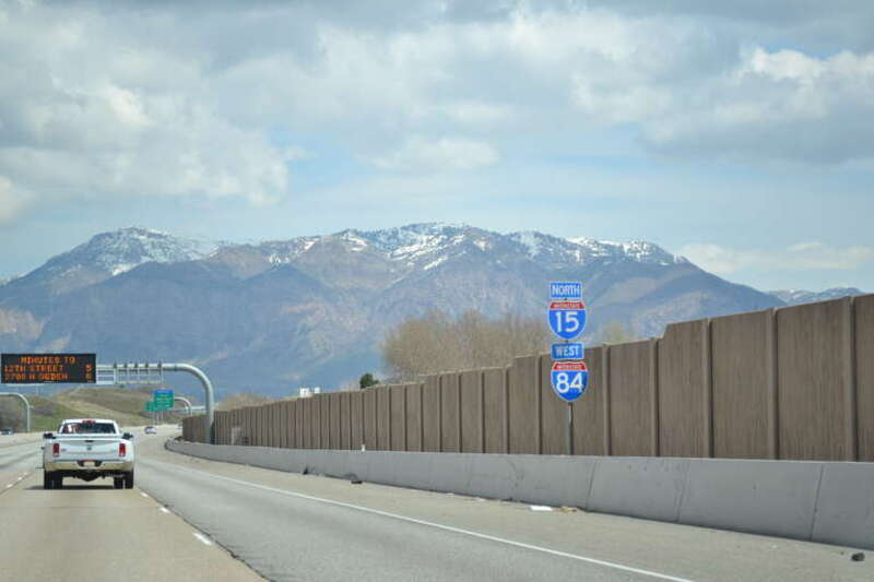 The I-15/I-84 concurrency in northern Utah is quite well signed.