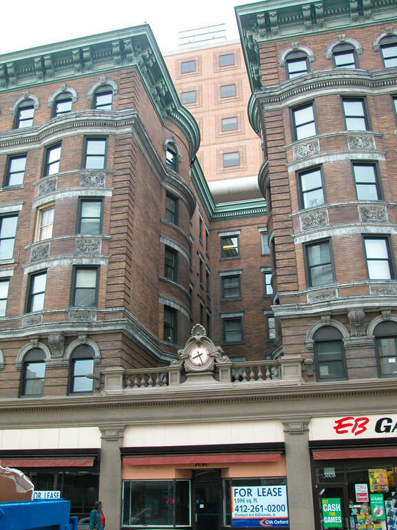 20050604 09 on Forbes Ave. @ Atwood St