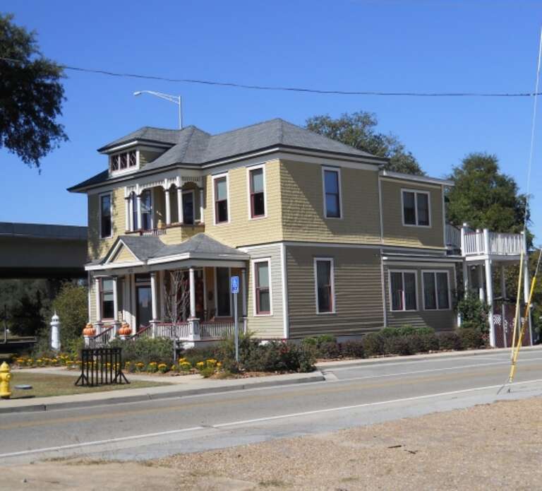 Bond-Grant House, 932 Howard Avenue, Biloxi, Mississippi, USA.  House is listed on National Register of Historic Places.