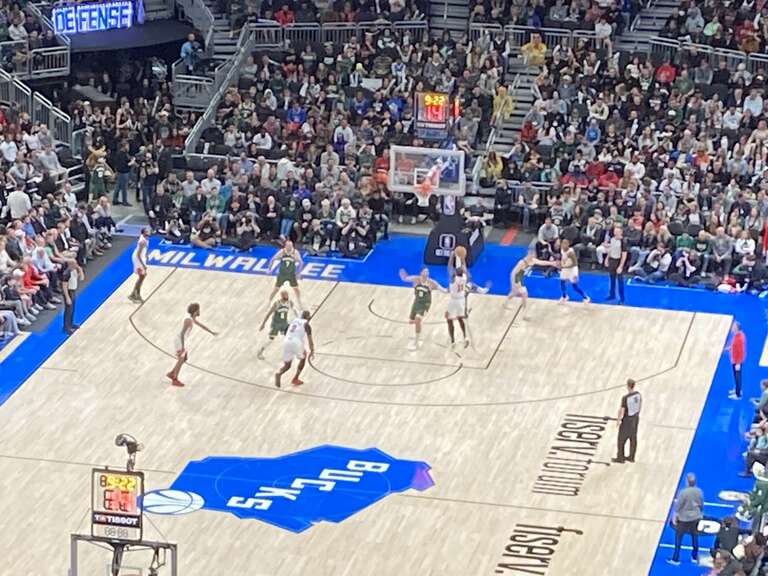 In-game action during the Chicago Bulls vs. Milwaukee Bucks basketball game at Fiserv Forum in Milwaukee, Wisconsin (United States). Milwaukee won 105–92.