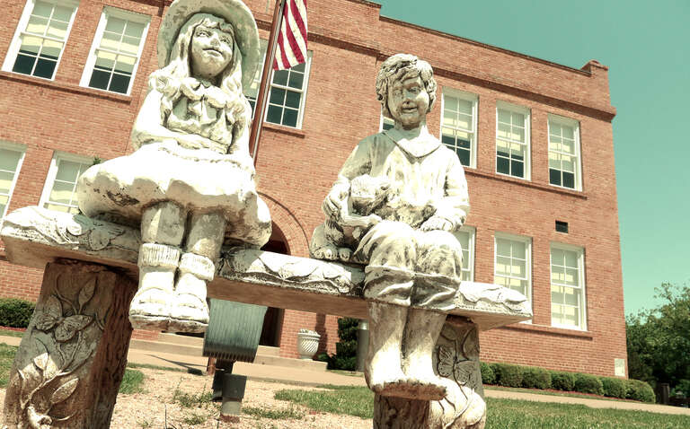 Bedford School, 2400 School Ln Bedford