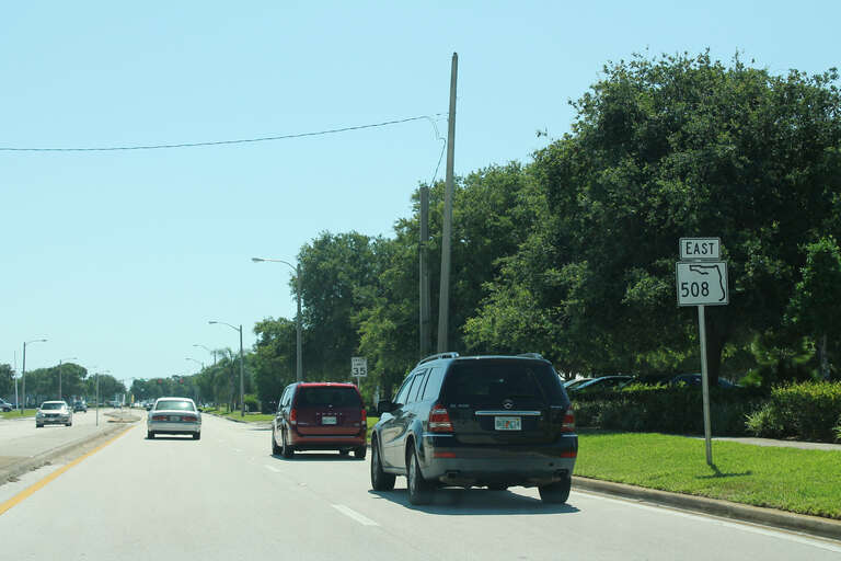 FL508eRoadSign-NASAblvd