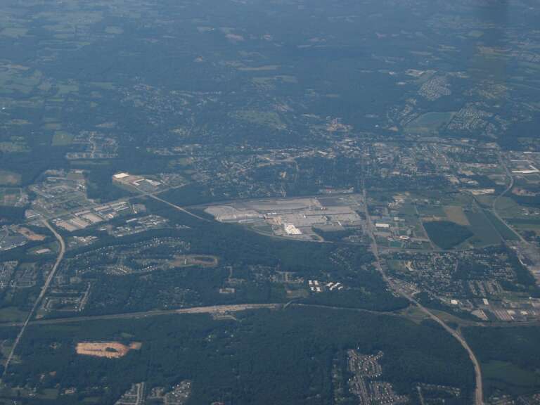 The University of Delaware (colloquially &quot;UD&quot;) is the largest university in Delaware. The main campus is in Newark, with satellite campuses in Dover, Wilmington, Lewes, and Georgetown. It is medium-sized – approximately 16,000 undergraduate and 3,500