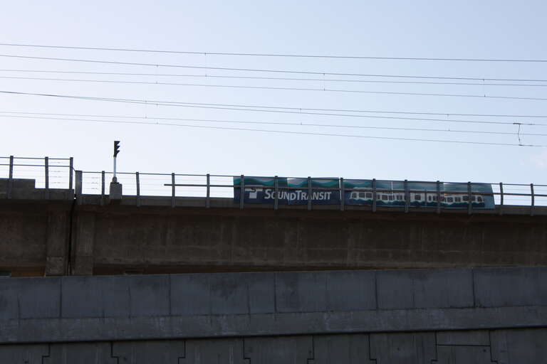 It actually looks more like cardboard signs than a banner.