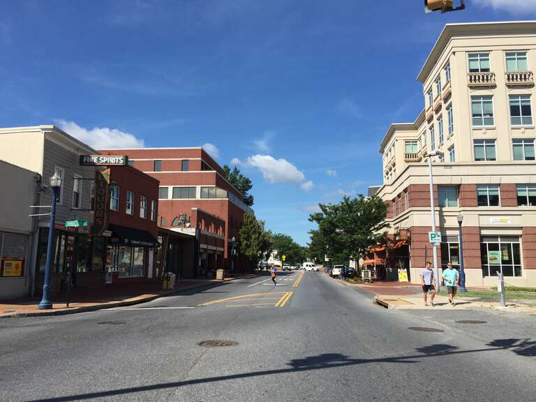 View west along Maryland State Route 450 (West Street) at Jefferson Place in Annapolis, Anne Arundel County, Maryland