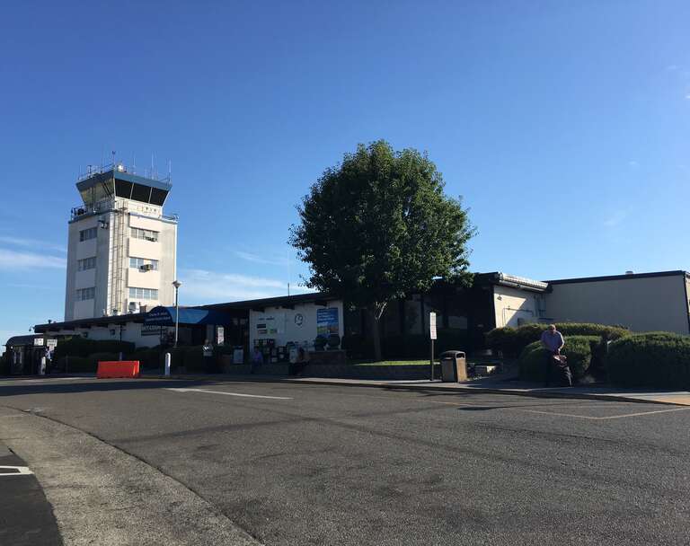 Charles M. Schulz–Sonoma County Airport, Santa Rosa, California, United States