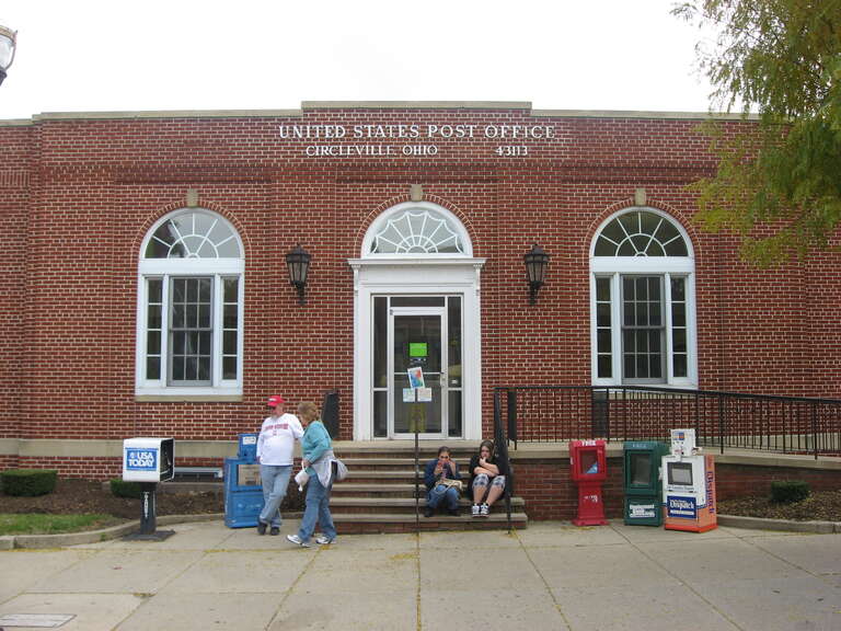 People sitting on the front steps of the post office in Circleville, Ohio, United States, located on the northeastern corner of Court and Mound Streets.