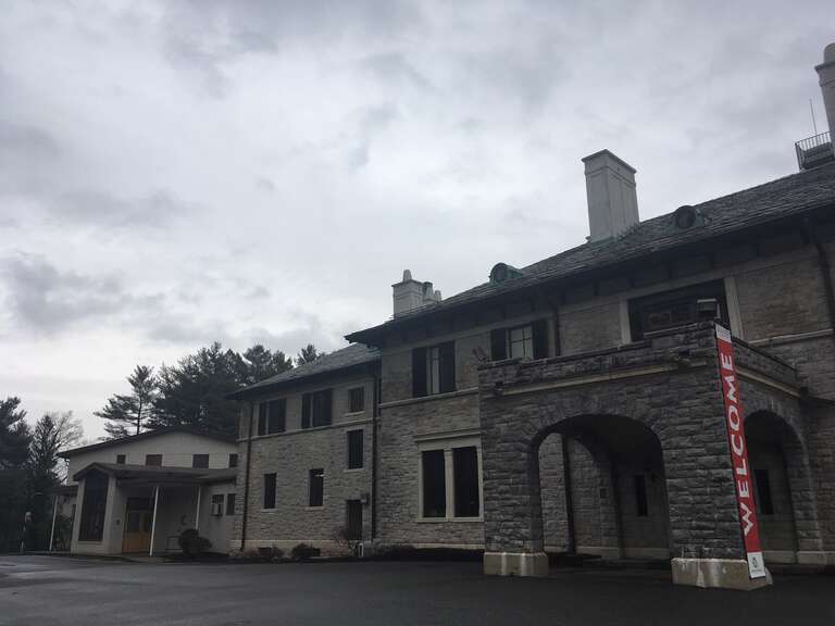 Front entrance of Connecticut Historical Society Building in Hartford, CT