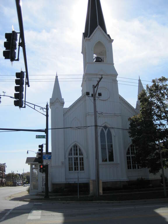 The First Church of Lombard (1870). The congregational church congregation was founded in 1851. A free library operated out of the church out of the personal collection of member Josiah Torrey Reade. The first kindergarten class held in Lobard was