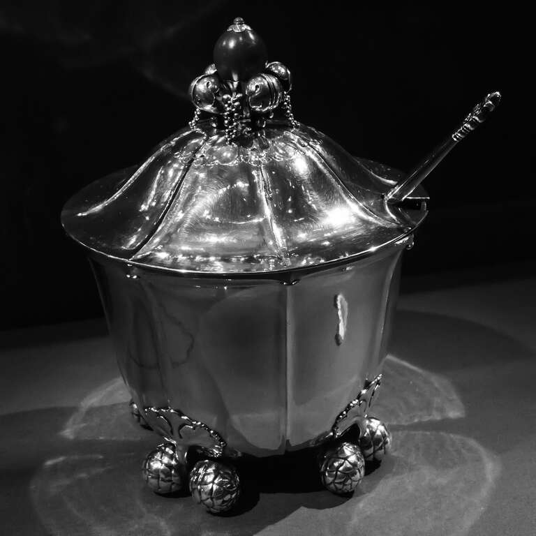 Melon Tureen
Georg Jensen
Danish, 1866-1935
&quot;Melon&quot; Tureen, model 189
Designed 1912/14, produced 1919
Sterling silver

The Art Institute of Chicago in Chicago, Illinois