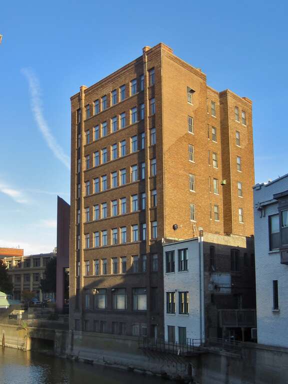 Graham Building in Aurora (1926). It is the tallest of the five Elmslie buildings in the city. William Graham was a contractor who commissioned the property for rentals.