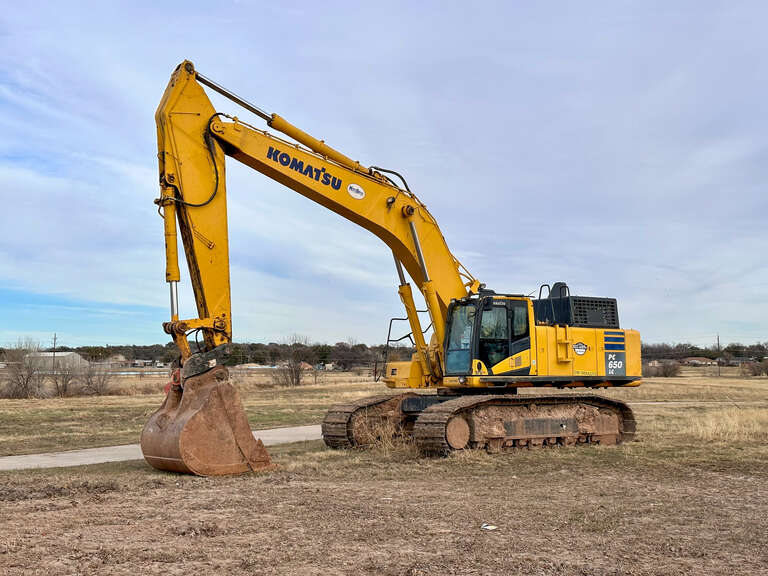 Komatsu PC650LC-11 crawler hydraulic excavator. S N Junction, Texas, United States