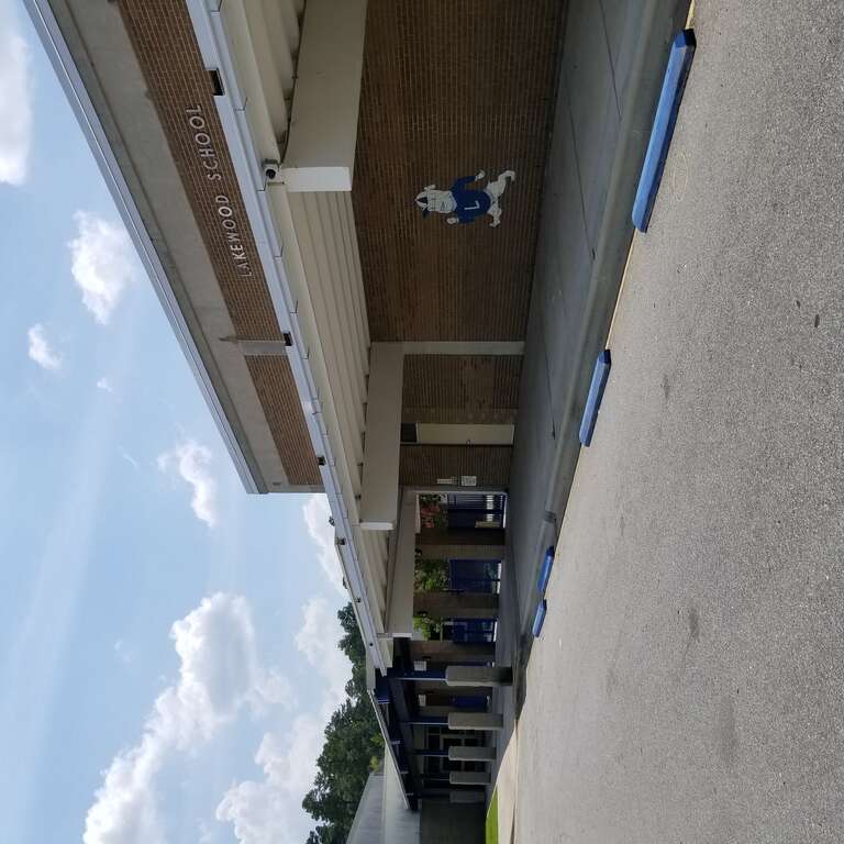 Bulldog logo at entrance to Lakewood Elementary