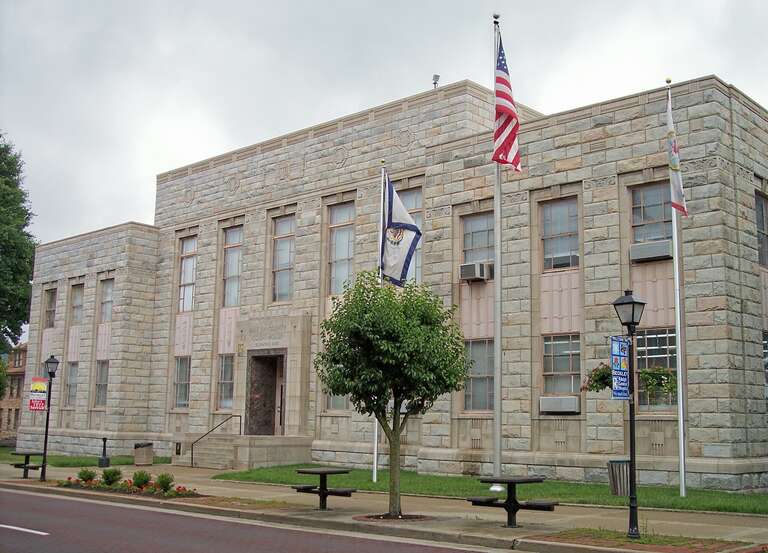 The Raleigh County Courthouse in  w:Beckley, West Virginia.