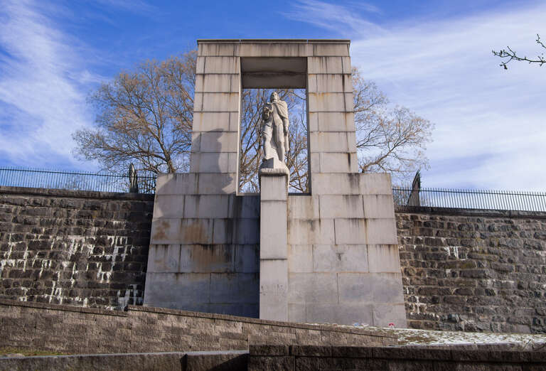 Roger Williams statue and final burial site in Prospect Terrace in Providence, Rhode Island.