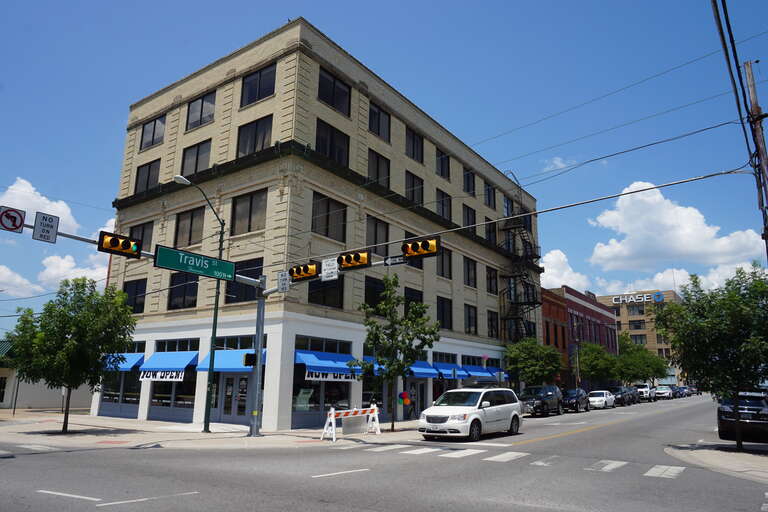 Travis Street in Sherman, Texas (United States).