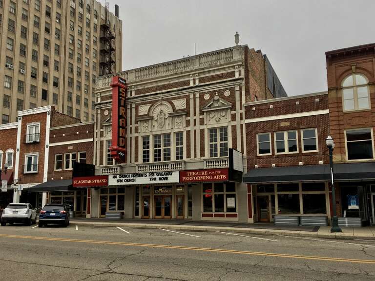 Flagstar Strand Theatre, 12 North Saginaw Street, Pontiac, Michigan, December 2020. Built in 1921 from a design by architects Charles Howard Crane and Leo John Heenan, the majestic Adamesque façade contrasts a red brick substrate with cut stone