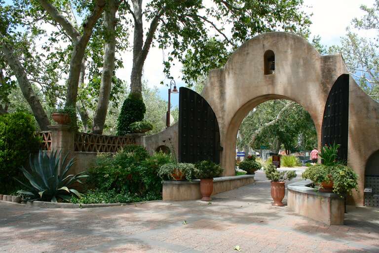 Tlaquepaque historic shopping area.