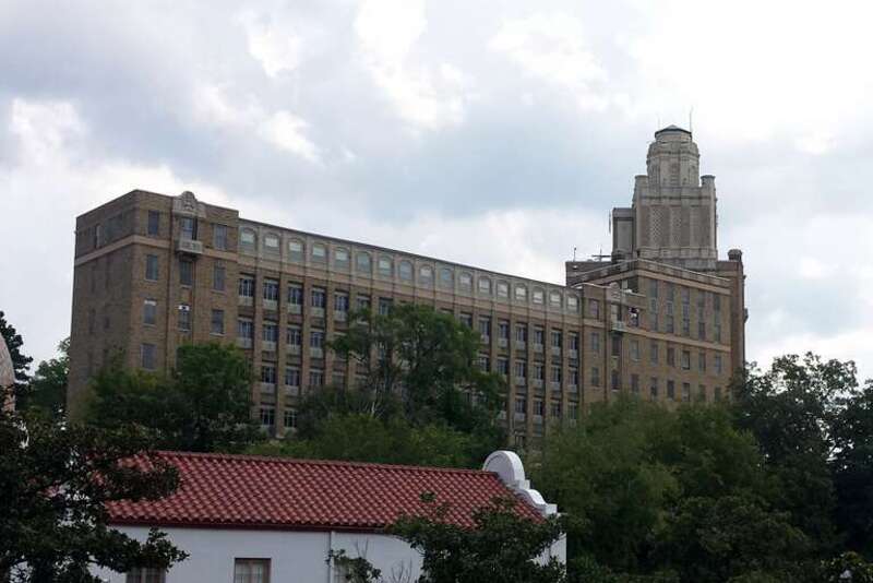 1877-1956 hospital complex for Army and Navy personnel




This is an image of a place or building that is listed on the National Register of Historic Places in the United States of America. Its reference number is 05001590.